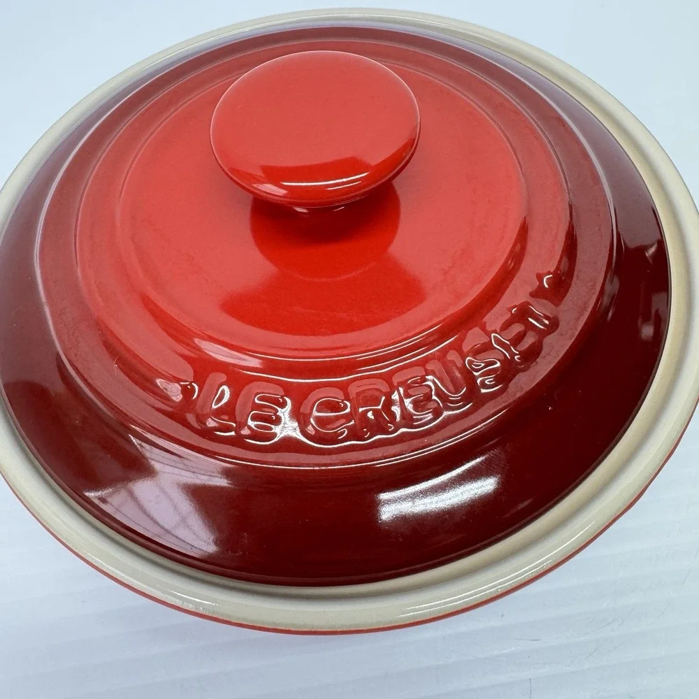 Le Creuset Stoneware CAMEMBERT Brie Cheese Baker with Lid 22 oz Red Cerise
